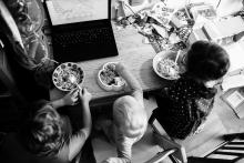 Ano, přiznáváme, že některá jídla se u nás konzumují u pohádky