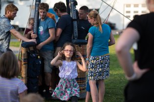 Po výstupu z balonu je nejprve třeba upravit si účes