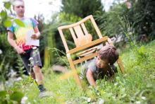 Míša koučuje Ráďu při pohybu opičí dráhou