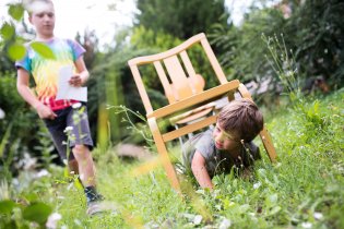 Míša koučuje Ráďu při pohybu opičí dráhou