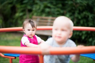 Miriamka se na Vikiho tvářila trochu podezřivavě