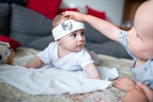 Zato sestřenice Sofinka se nechala ochotně pohladit