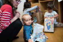 Babička poslala dárky a my slavíme Vánoce