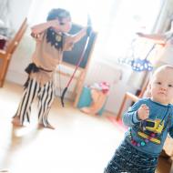 Zdá se, že drama na pozadí nechává Vikiho chladným