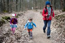 Závodíme (všimněte si Radovánkova cestovního luku)