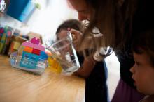 Děti, copak se stane, když postavíme dům na písku a přijde povodeň?