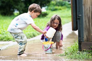 Napršela nám u hřiště nová atrakce