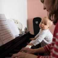 Na klavír už hrajeme jedině čtyřručně