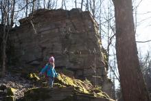 Díky Verunčině skautské výzvě objevujeme místa netušená - například vrch Sýkoř s mrazovými sruby