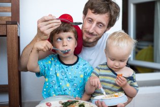 Obědvání na balkoně se nemůžeme nabažit
