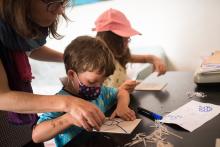 V otevřeném ateliéru Martiny Trchové jsme ryli do lina