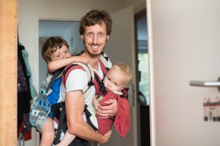 Sendvičové nošení, chvíli prý dobrý, ale na výlet to není