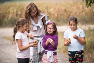 Holky jsou všechny druhačky, a tak si dobře rozuměly