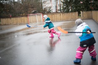 Ségra, nenech se rozptylovat tím sněžením a hraj!