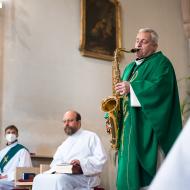 Takhle nám pan farář zahrál ke svým narozeninám