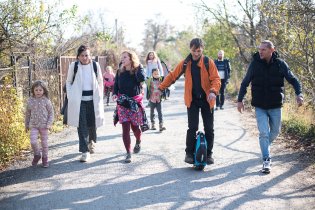 Radovan se na farním výletě učí novým dovednostem