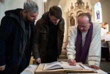 Stát se členem katolické církve obnáší zápis do jedné menší a jedné větší knihy