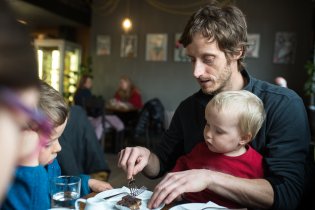 Dopřáváme si  něco malého sladkého v Kavráně