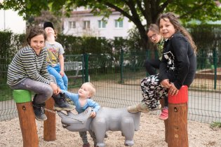 S kamarády je to na hřišti hned veselejší