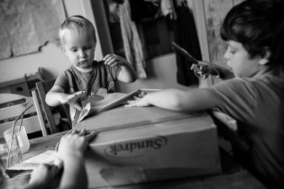 Dorazil balíček v Prahy, copak v něm asi bude?