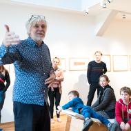 Ne každý může u sebe doma vést komentované prohlídky výstavy. Pavel ano.