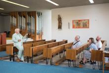 Paní průvodkyně nám podala perfektní výklad o historii a architektuře kostela v Senetářově