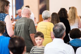 Ve frontě na svaté přijímání