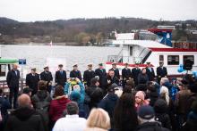 Zahájení plavební sezóny v takové zimě mělo výhodu: na úvodní projížďku parníkem zdarma se nikdo moc nehrnul