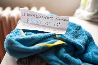 Verunka si před odjezdem na skautskou výpravu připravila koncertní outfit