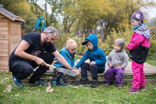 Tesař Eda byl na brigádě ve školce velmi oblíbený