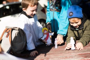 Ježíš uzdravuje malomocné... v našem podání se jich vrátilo poděkovat všech 10