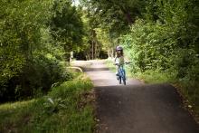 Po cyklotáboře projede už Véra na prvním úseku pump tracku jezdí jako profík