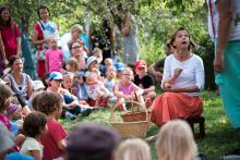 Dospělí doprovází své děti na dětská divadélka, ale nakonec se sami baví možná ještě víc