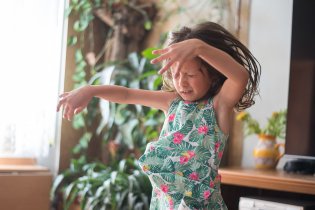 U babičky s dědou hraje rádio Beat!