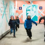 Závody v nádražním podchodu