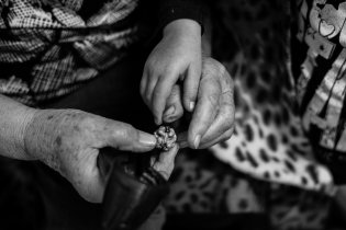 Učení přes 3 generace, tentokrát na téma: louskáme ořechy