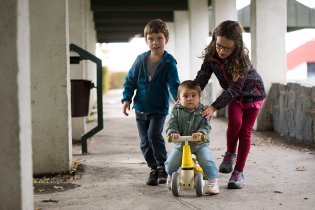 Kdyby náhodou Sofi nejela dost rovně, nebo dost rychle, má hned dva pomocníky