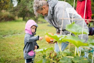 Na zahrádce u tety Evy si vybíráme ty nejlepší dýně