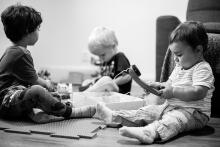 A takhle vypadaly telefony kdysi dávno, když jste ještě nebyly na světě, milé děti