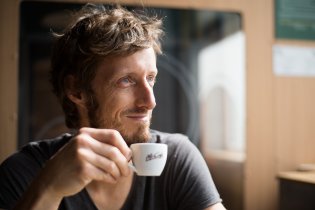 Ano, opravdu jsme byli na kávě v McDonalds (ale pokud někdo na Hájích založí slušnou konkurenci, rádi přijdem)