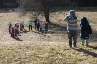 Z hřiště jsme mohli pozorovat zimní olympiádu našich skautek