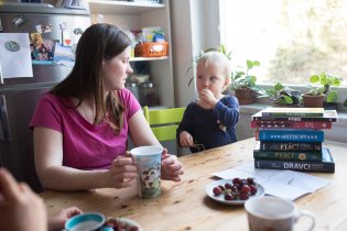 Předvádíme návštěvě naši sbírku knih o ptácích