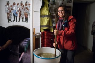 Míchat sto litrů vinné šťávy není je jako pádlovat po Sázavě