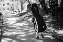 Navíc jí na hřišti narostly nožičky