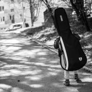 Navíc jí na hřišti narostly nožičky