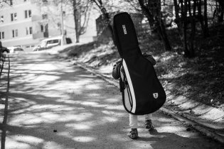 Navíc jí na hřišti narostly nožičky