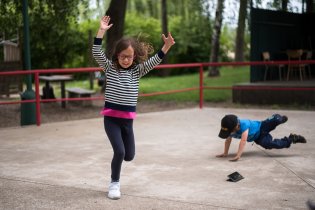 ... a návrat z Prahy zakončíme diskotékou u Ponětovického rybníka