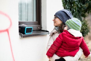 Zvuk z Jundrovské kaple přenášíme ven, obraz doplňujeme skrz okýnko sakristie