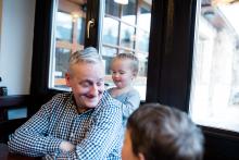 Viki má pravděpodobně za lubem něco nekalého