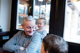 Viki má pravděpodobně za lubem něco nekalého